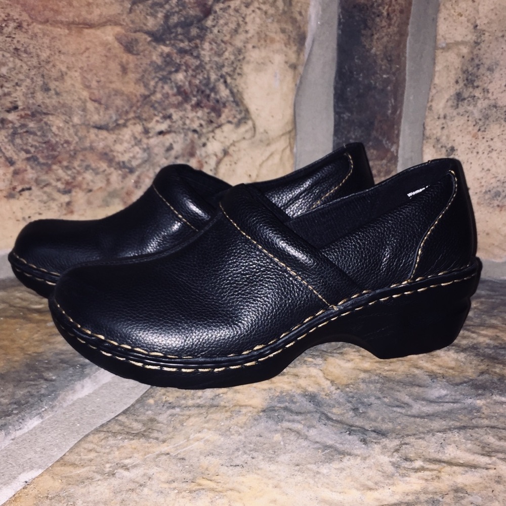 Magellan Outdoors Women’s Black Clogs Size 10
